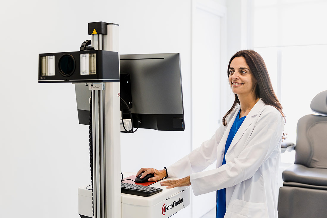 dr-rebeca-de-miguel-medical-director-and-dermatology-clinic-fotofinder